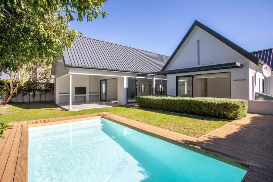 To Let 4 Bedroom Property for Rent in Val De Vie Estate Western Cape